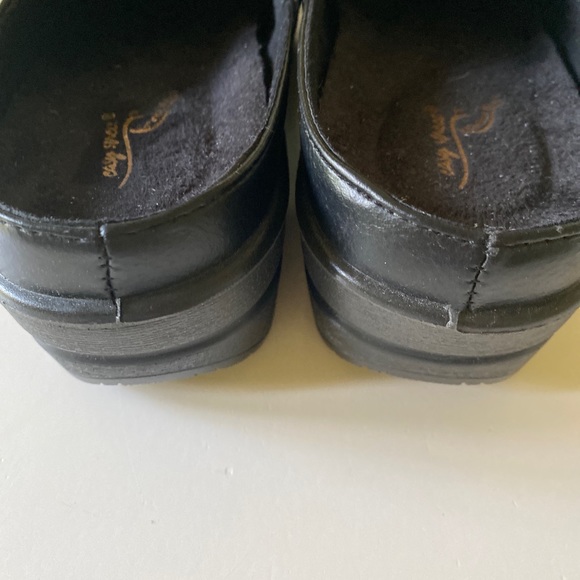 Easy Street Black Comfort Wave Mules Women's Shoes Size 7 - Picture 4 of 7